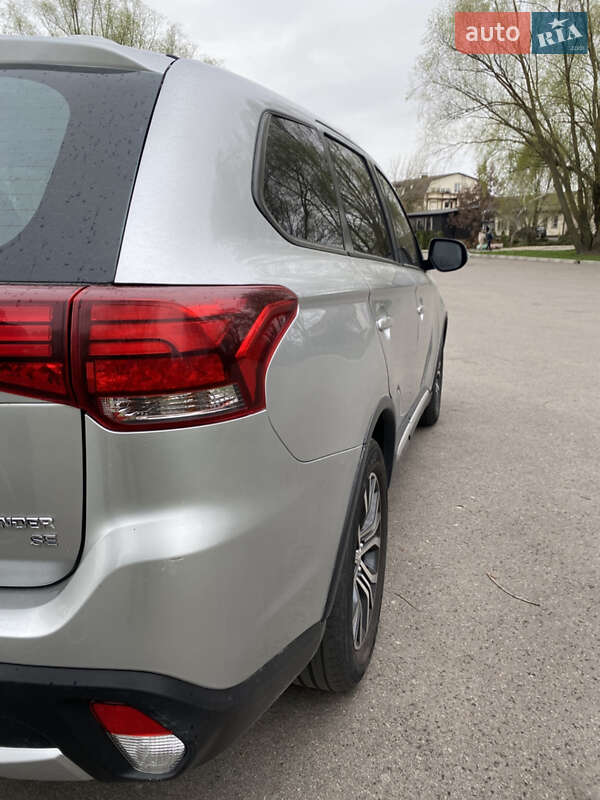 Позашляховик / Кросовер Mitsubishi Outlander 2018 в Борисполі