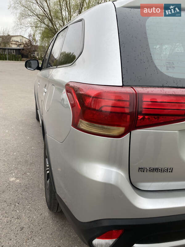 Позашляховик / Кросовер Mitsubishi Outlander 2018 в Борисполі