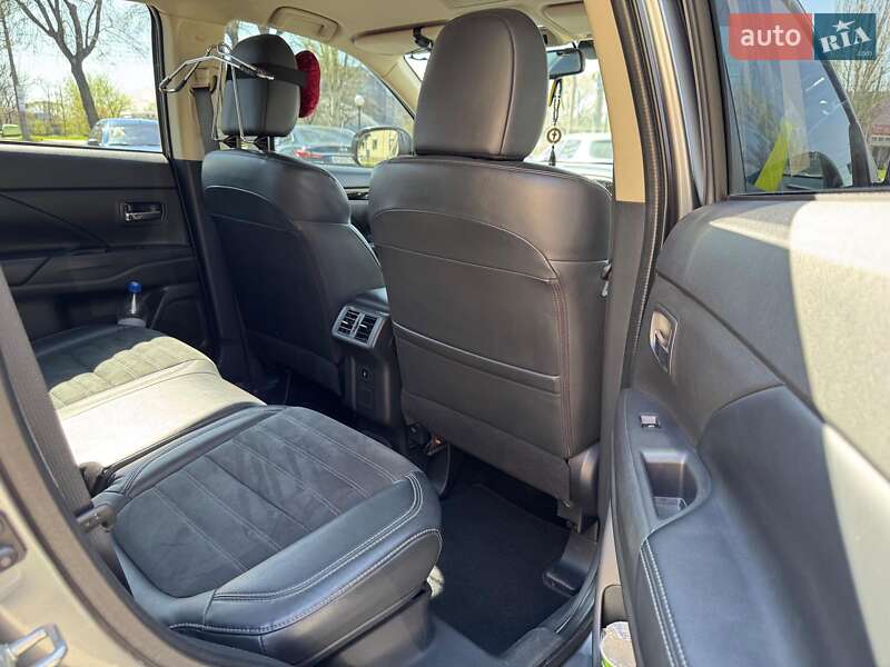 Позашляховик / Кросовер Mitsubishi Outlander 2019 в Запоріжжі
