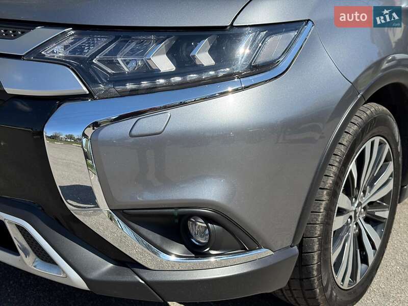 Позашляховик / Кросовер Mitsubishi Outlander 2019 в Запоріжжі