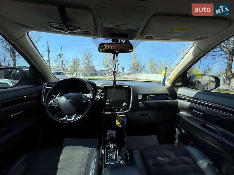 Позашляховик / Кросовер Mitsubishi Outlander 2019 в Запоріжжі
