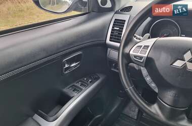 Внедорожник / Кроссовер Mitsubishi Outlander 2010 в 