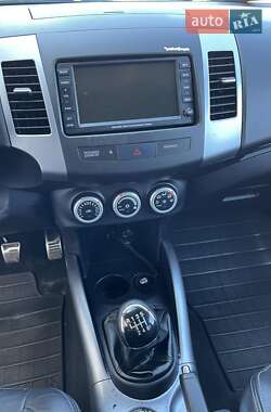 Позашляховик / Кросовер Mitsubishi Outlander 2008 в 
