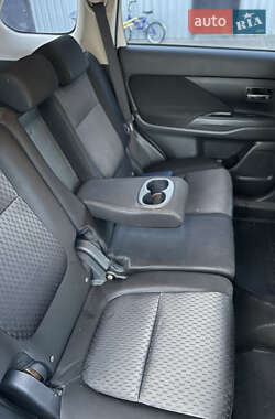Внедорожник / Кроссовер Mitsubishi Outlander 2013 в 