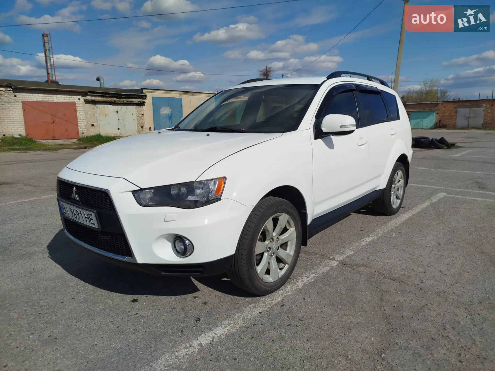 2010 Mitsubishi Outlander - фото 1