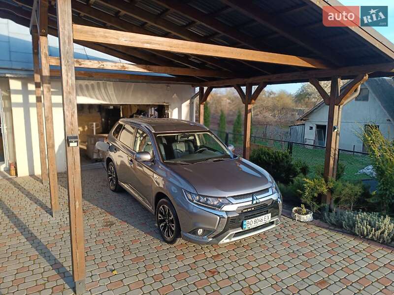 Позашляховик / Кросовер Mitsubishi Outlander 2018 в Тернополі