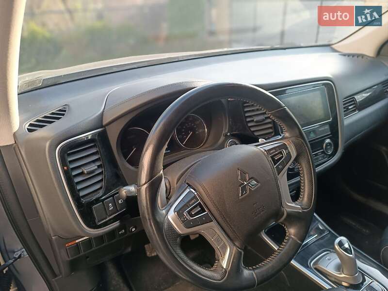 Позашляховик / Кросовер Mitsubishi Outlander 2018 в Тернополі