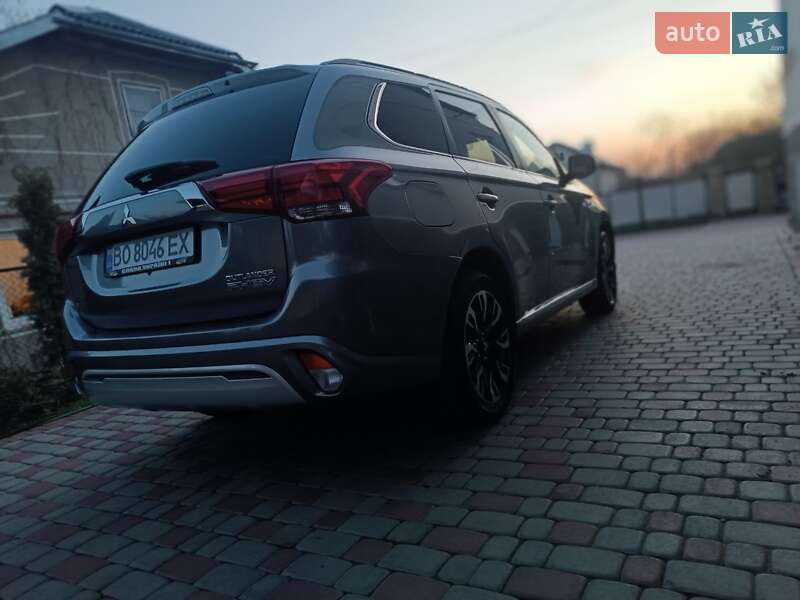 Позашляховик / Кросовер Mitsubishi Outlander 2018 в Тернополі