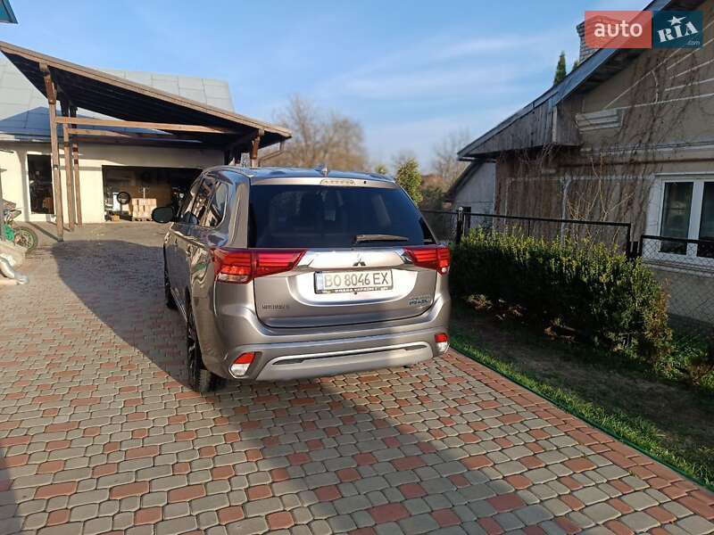Позашляховик / Кросовер Mitsubishi Outlander 2018 в Тернополі