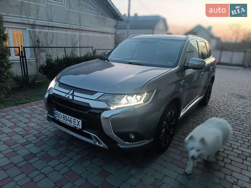 Позашляховик / Кросовер Mitsubishi Outlander 2018 в Тернополі