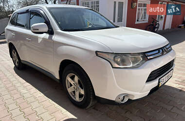 Позашляховик / Кросовер Mitsubishi Outlander 2012 в 