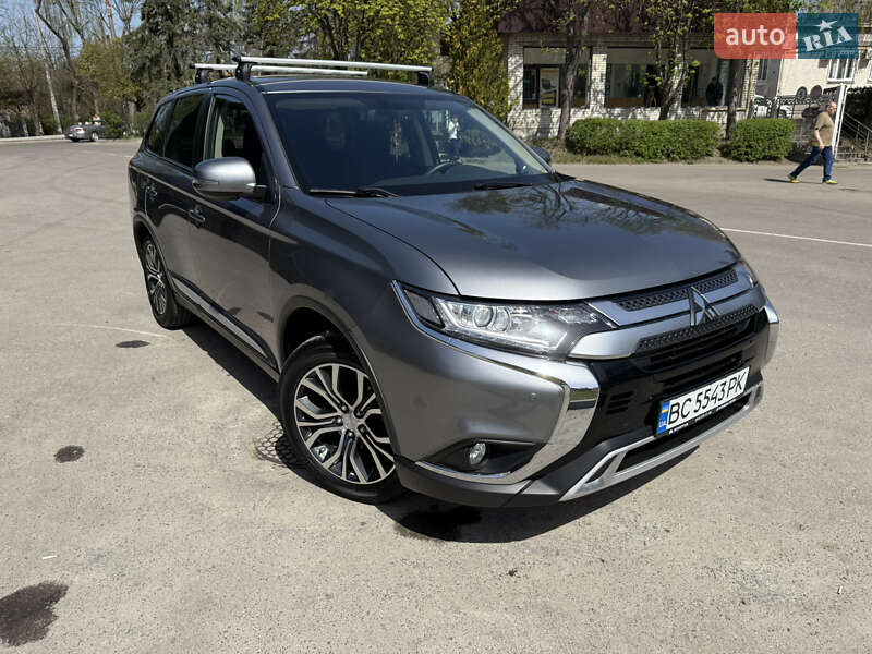 Внедорожник / Кроссовер Mitsubishi Outlander 2020 в 