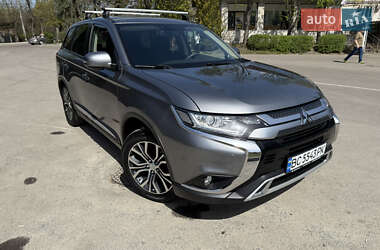 Внедорожник / Кроссовер Mitsubishi Outlander 2020 в 