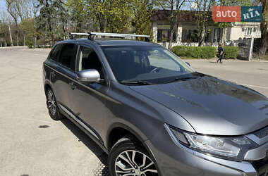 Внедорожник / Кроссовер Mitsubishi Outlander 2020 в 