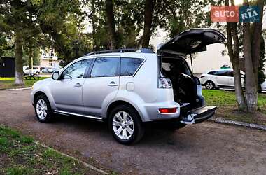 Внедорожник / Кроссовер Mitsubishi Outlander 2012 в 