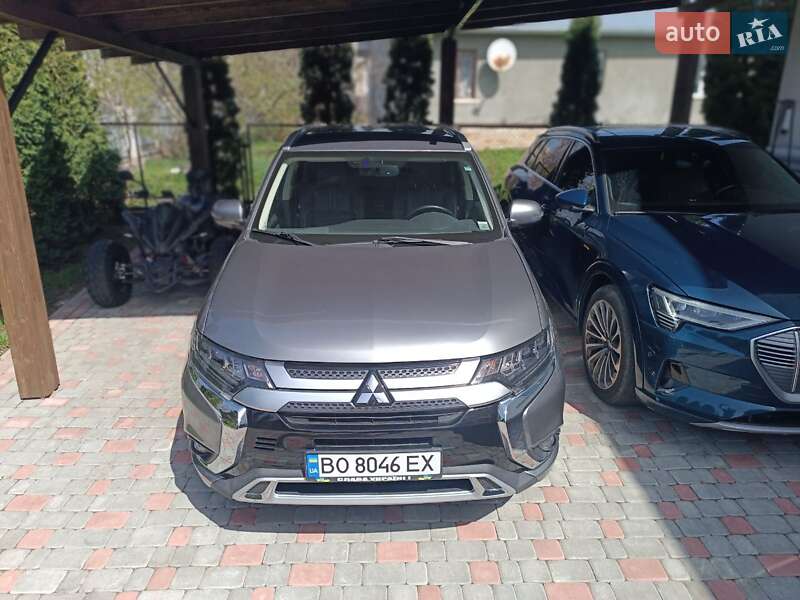 Позашляховик / Кросовер Mitsubishi Outlander 2018 в Тернополі