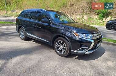 Внедорожник / Кроссовер Mitsubishi Outlander 2017 в 