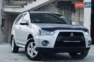 Внедорожник / Кроссовер Mitsubishi Outlander 2011 в 