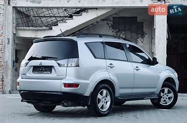 Внедорожник / Кроссовер Mitsubishi Outlander 2011 в 