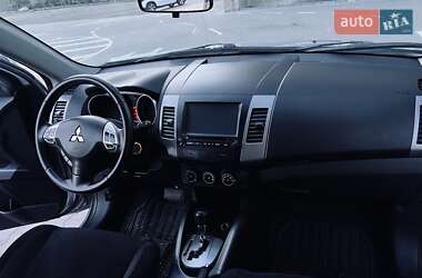 Внедорожник / Кроссовер Mitsubishi Outlander 2011 в 
