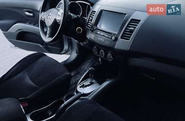 Внедорожник / Кроссовер Mitsubishi Outlander 2011 в 