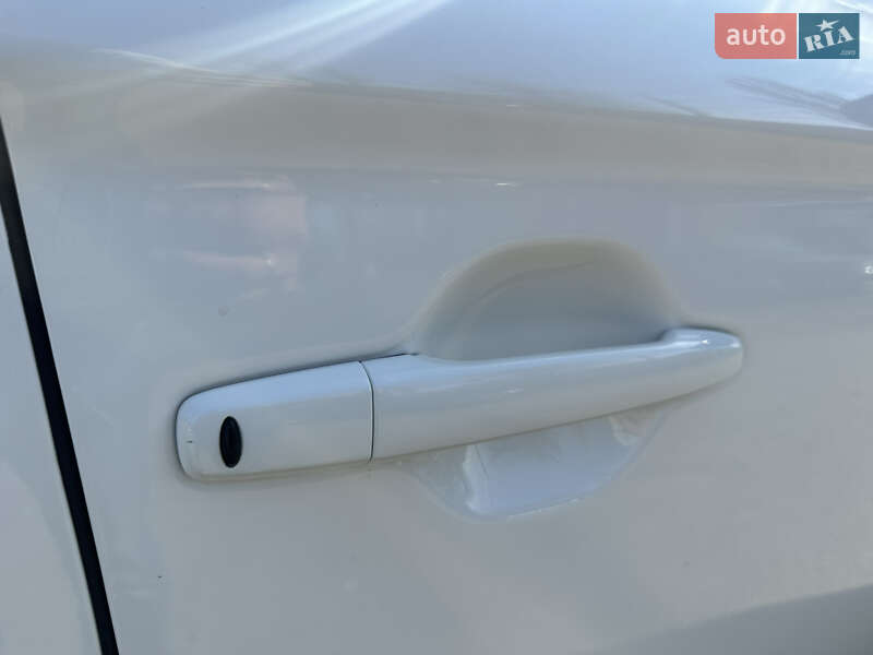 Внедорожник / Кроссовер Mitsubishi Outlander 2020 в Киеве
