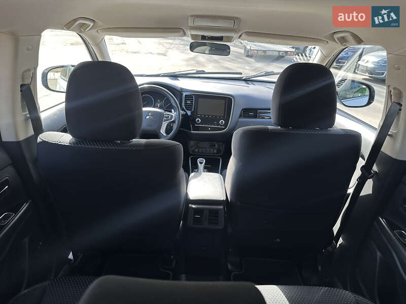 Внедорожник / Кроссовер Mitsubishi Outlander 2020 в Киеве