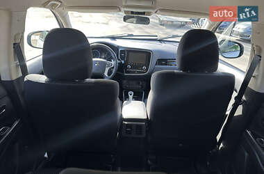 Позашляховик / Кросовер Mitsubishi Outlander 2020 в 