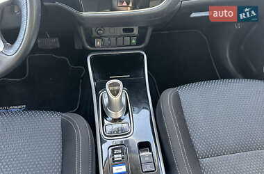 Позашляховик / Кросовер Mitsubishi Outlander 2020 в 