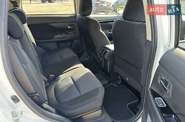Позашляховик / Кросовер Mitsubishi Outlander 2020 в 