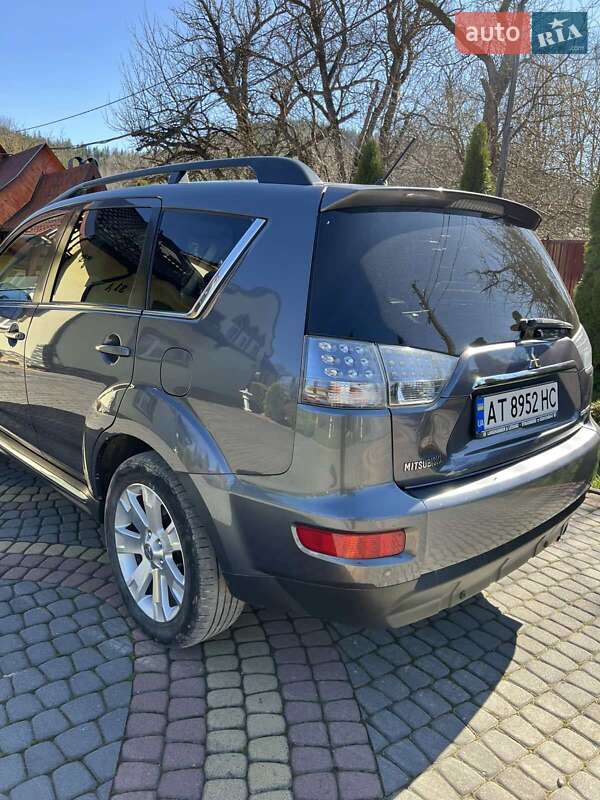 Внедорожник / Кроссовер Mitsubishi Outlander 2010 в Коломые