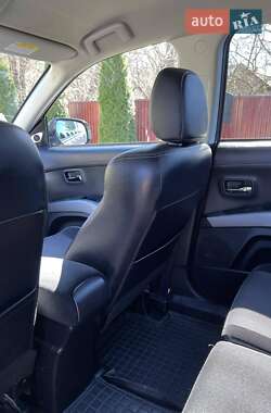 Внедорожник / Кроссовер Mitsubishi Outlander 2010 в 