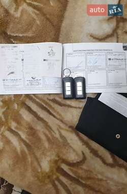 Внедорожник / Кроссовер Mitsubishi Outlander 2010 в 