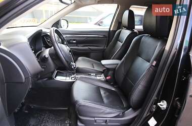 Позашляховик / Кросовер Mitsubishi Outlander 2017 в 