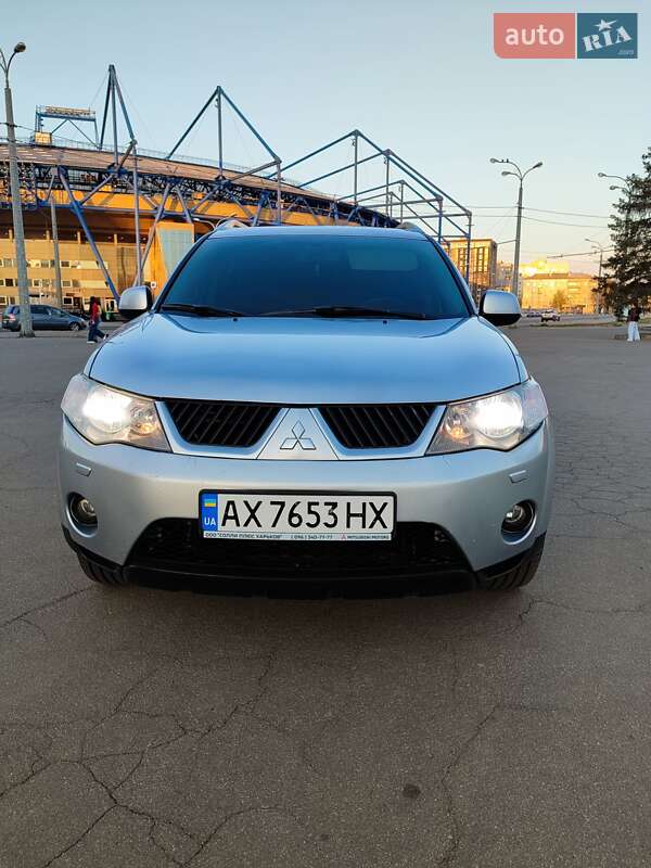 Внедорожник / Кроссовер Mitsubishi Outlander 2007 в 
