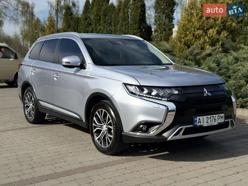 Внедорожник / Кроссовер Mitsubishi Outlander 2016 в Киеве