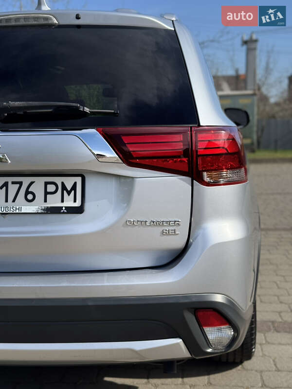 Внедорожник / Кроссовер Mitsubishi Outlander 2016 в Киеве