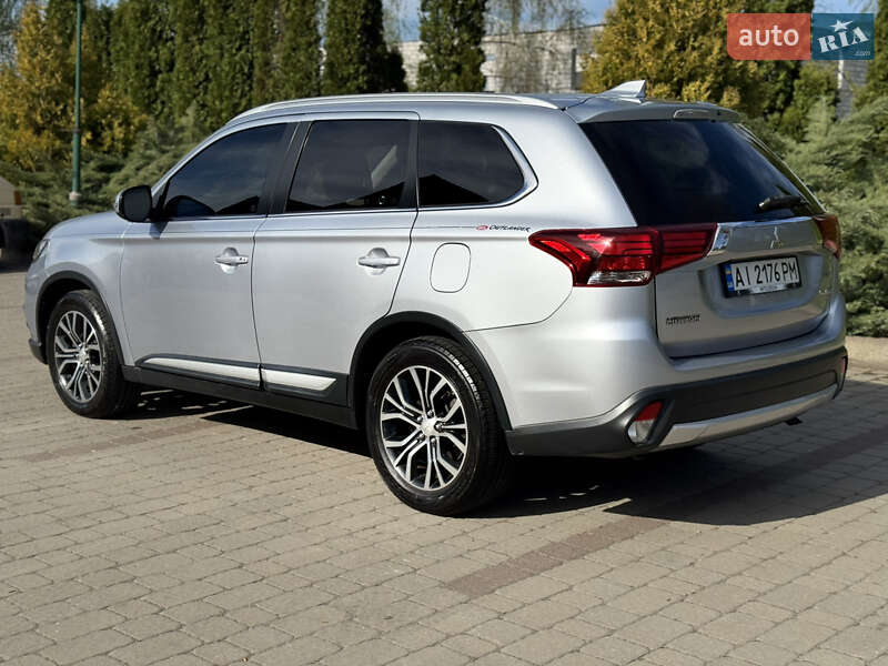 Внедорожник / Кроссовер Mitsubishi Outlander 2016 в Киеве