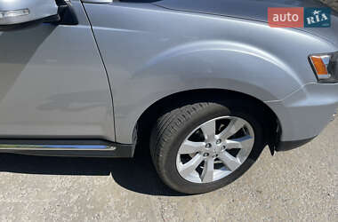 Позашляховик / Кросовер Mitsubishi Outlander 2010 в 