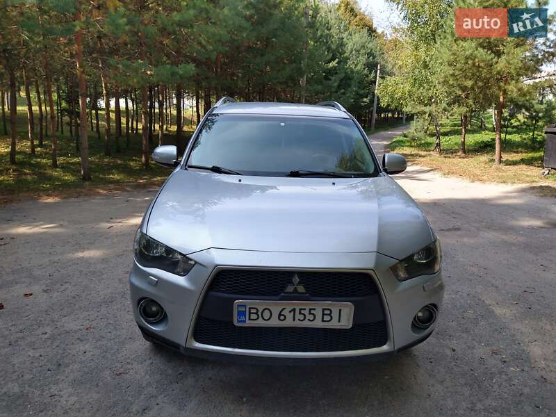 Внедорожник / Кроссовер Mitsubishi Outlander 2010 в Золочеве
