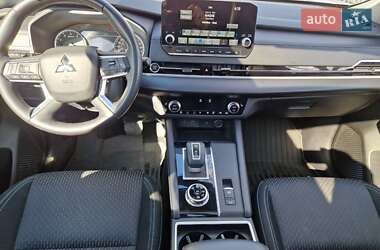 Внедорожник / Кроссовер Mitsubishi Outlander 2021 в 