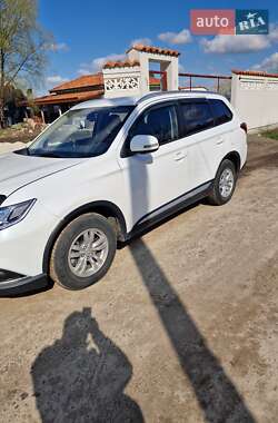 Позашляховик / Кросовер Mitsubishi Outlander 2019 в 