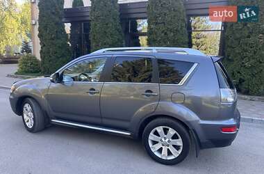 Внедорожник / Кроссовер Mitsubishi Outlander 2010 в 