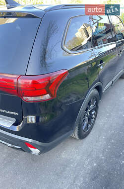 Внедорожник / Кроссовер Mitsubishi Outlander 2018 в 