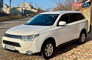 Внедорожник / Кроссовер Mitsubishi Outlander 2012 в 