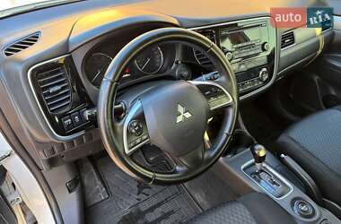 Внедорожник / Кроссовер Mitsubishi Outlander 2012 в 