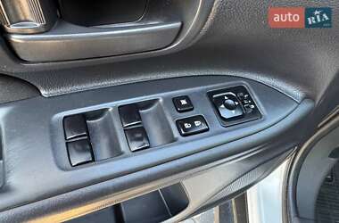 Внедорожник / Кроссовер Mitsubishi Outlander 2012 в 