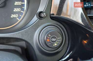 Внедорожник / Кроссовер Mitsubishi Outlander 2012 в 