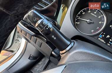 Внедорожник / Кроссовер Mitsubishi Outlander 2012 в 