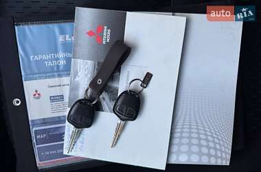 Внедорожник / Кроссовер Mitsubishi Outlander 2012 в 